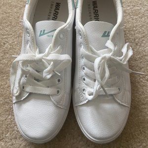 95% New Cute Comfy White Shoes Size 6.5